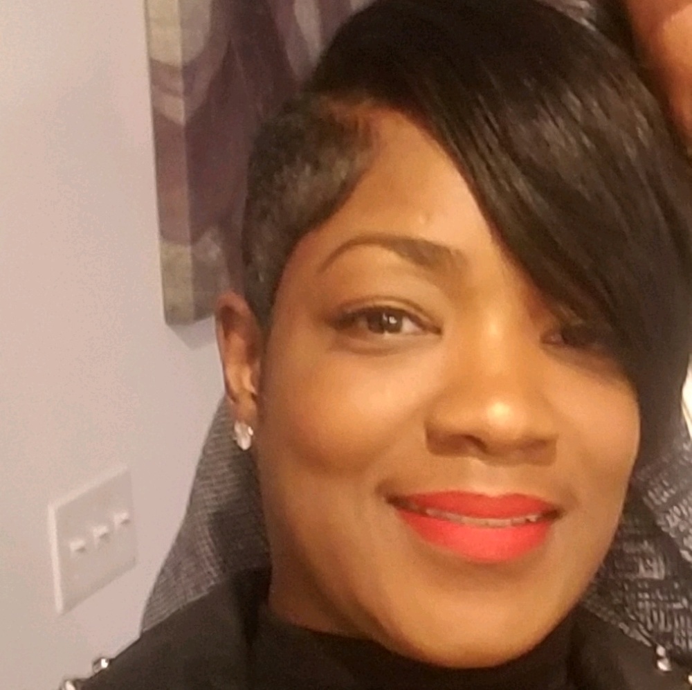 Meet your Posher, Makia